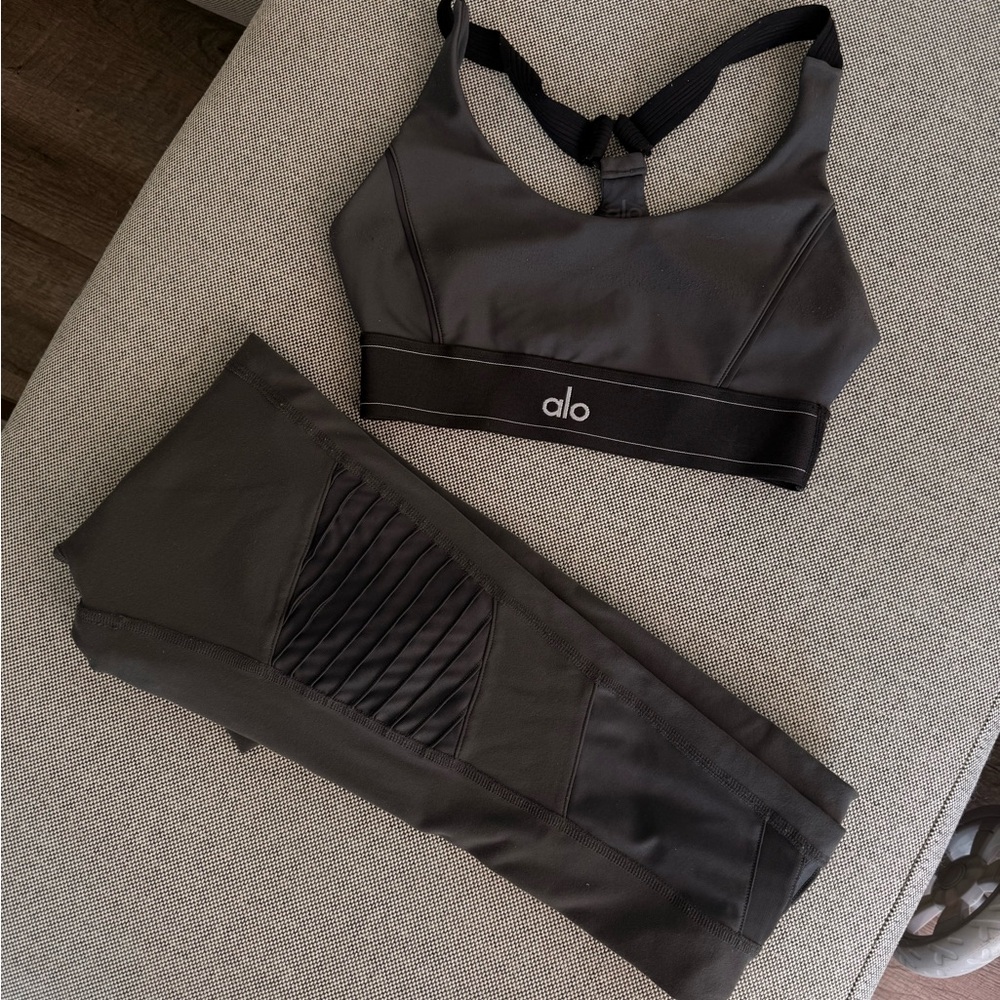 Alo Women’s Charcoal Sports Bra & Legging Set